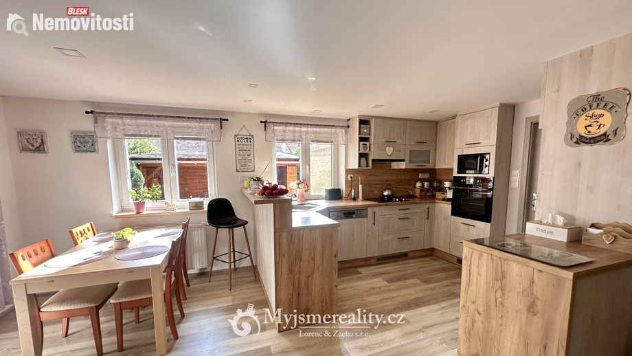 Prodej rodinného domu 250 m², Znojmo - Oblekovice