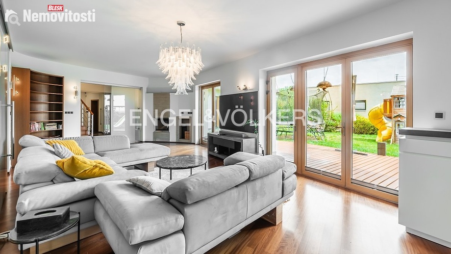 Pronájem vily 315 m², Praha - Lysolaje