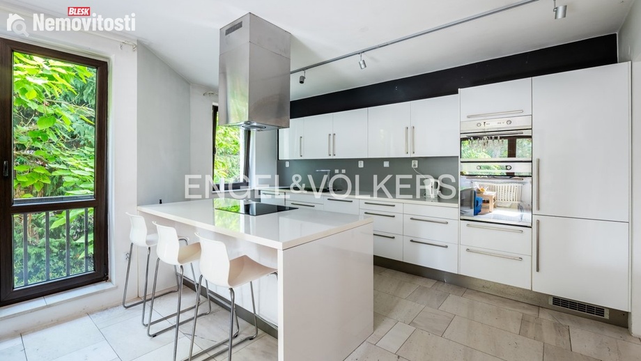 Pronájem vily 436 m², Praha - Lhotka