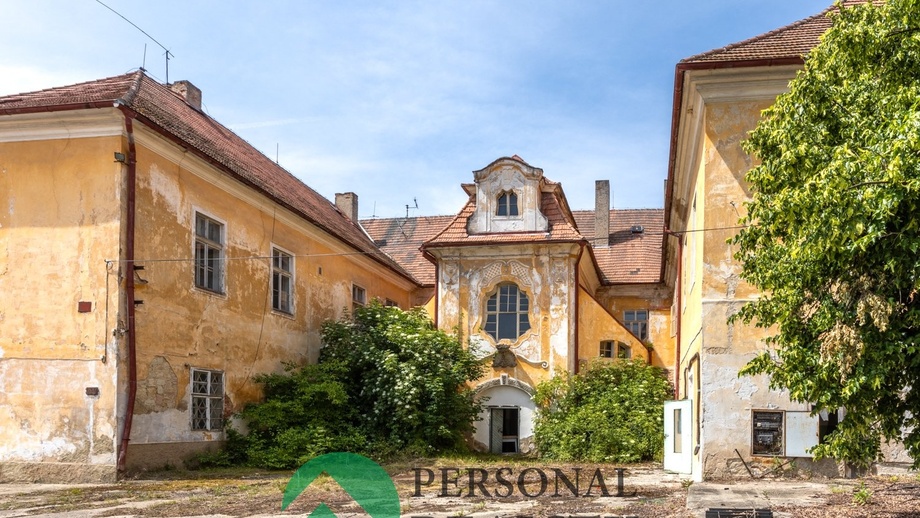 Prodej rodinného domu 1 000 m², Libořice