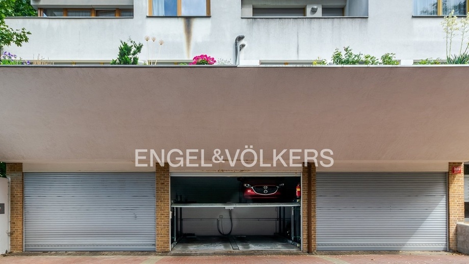Pronájem garážového stání 12 m², Praha - Smíchov