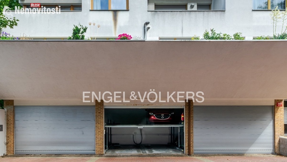 Pronájem garážového stání 12 m², Praha - Smíchov