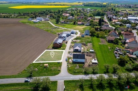 Prodej stavebního pozemku 950 m², Dubany