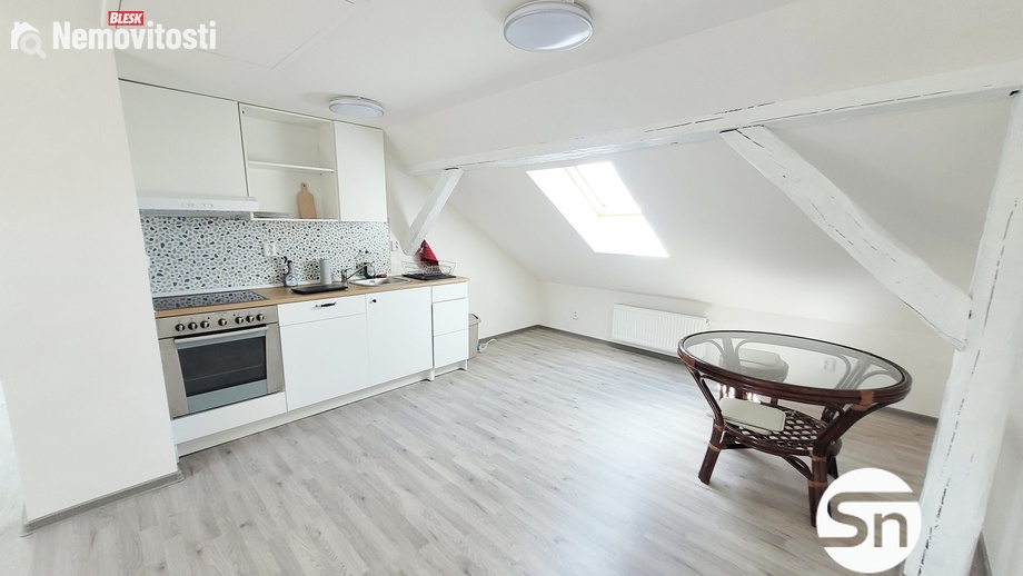 Pronájem bytu 1+kk 40 m², Kladno - Švermov