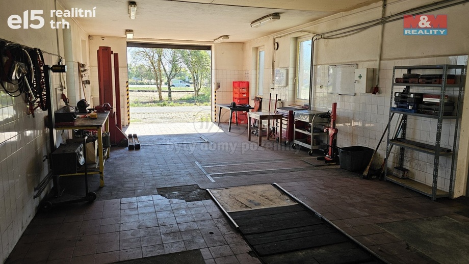 Pronájem obchodního prostoru 100 m², Chrášťany