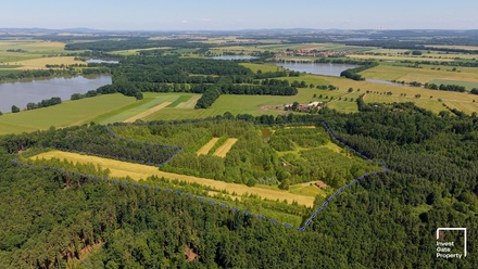 Prodej komerčního pozemku 121 779 m², Čejkovice