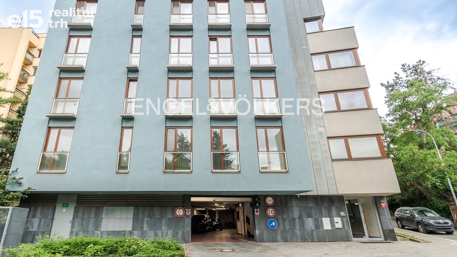 Pronájem garážového stání 16 m², Praha - Vokovice