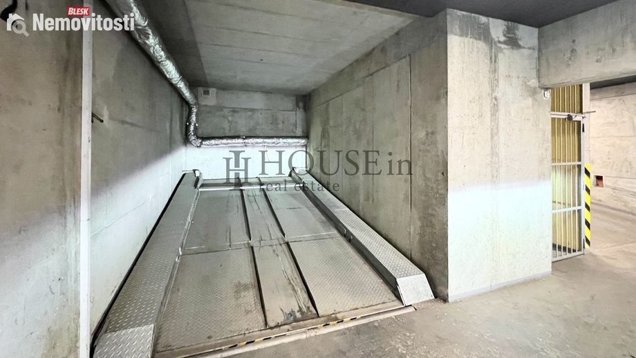 Pronájem garážového stání 15 m², Praha - Vršovice