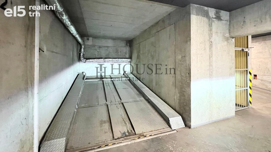 Pronájem garážového stání 15 m², Praha - Vršovice