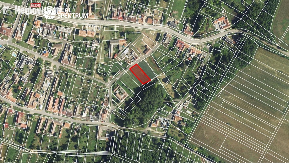 Prodej stavebního pozemku 1 733 m², Litobratřice