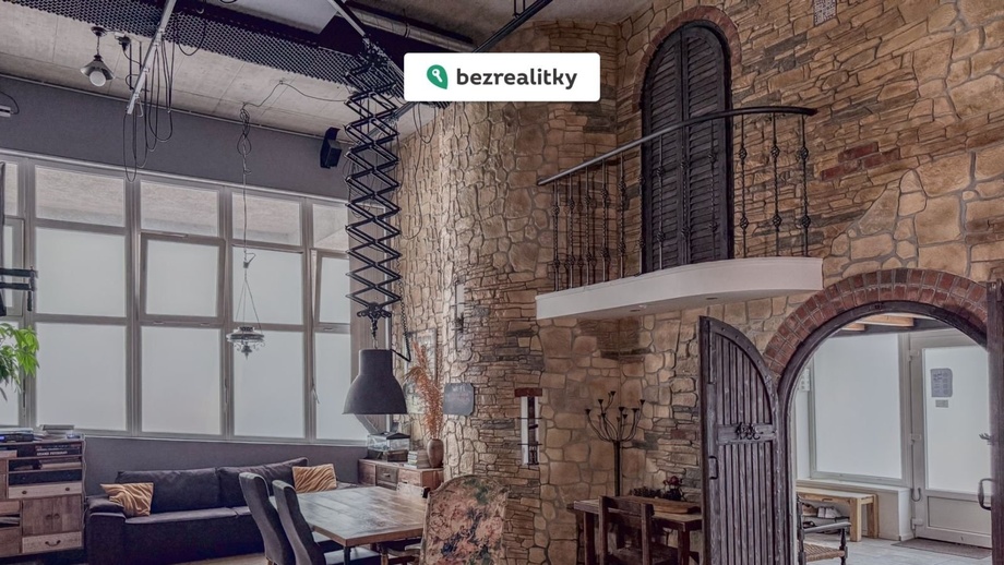 Prodej komerční nemovitosti 240 m², Praha 8