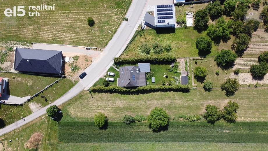 Prodej stavebního pozemku 1 566 m², Nosislav