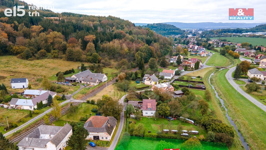 Prodej stavebního pozemku 1 373 m², Linhartice