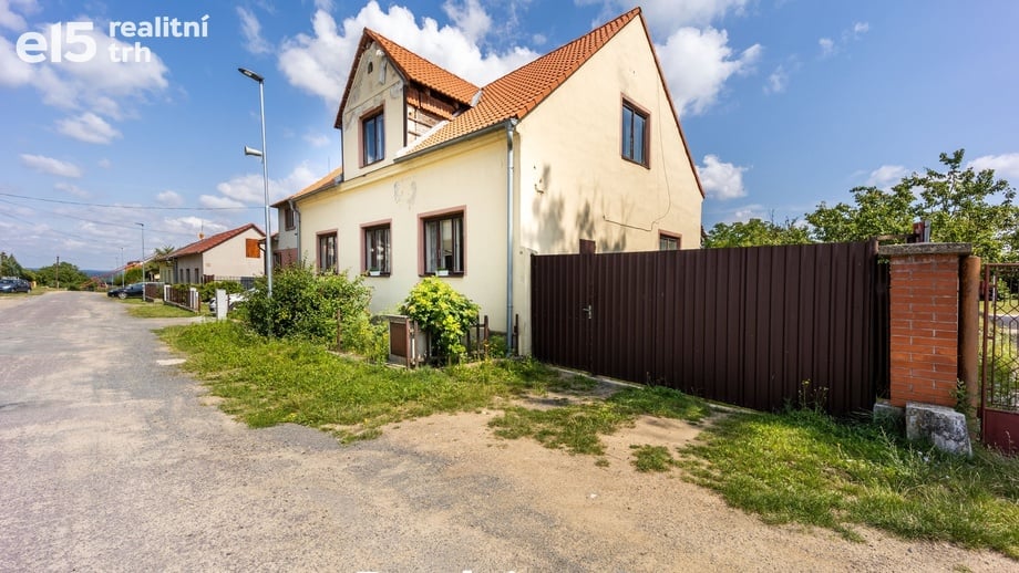 Prodej rodinného domu 161 m², Šumná