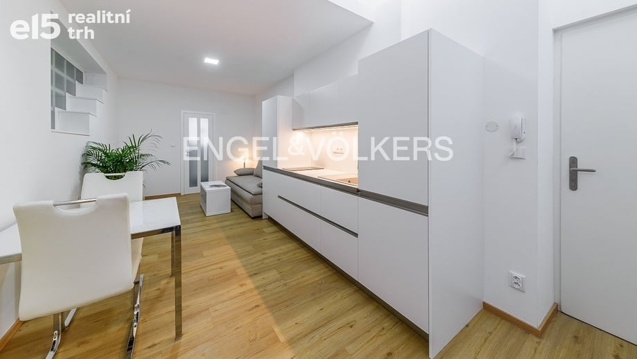 Pronájem bytu 1+kk 25 m², Praha - Střešovice