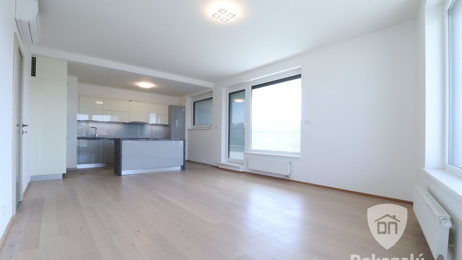 Pronájem bytu 3+kk 82 m², Praha - Modřany