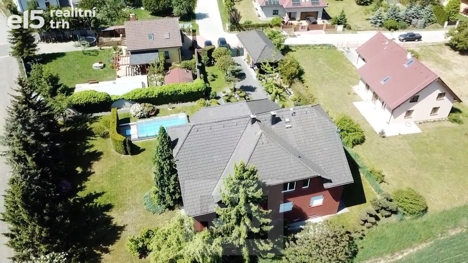 Prodej rodinného domu 600 m², Tuklaty