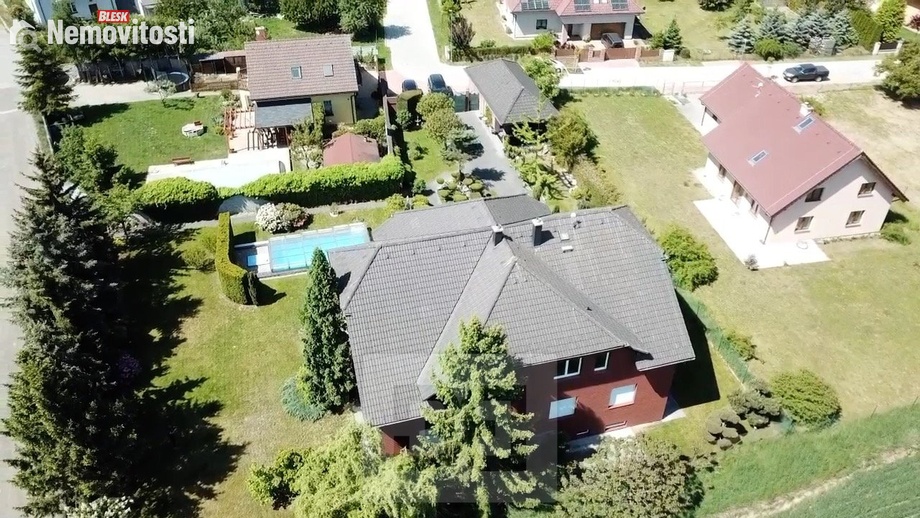 Prodej rodinného domu 600 m², Tuklaty