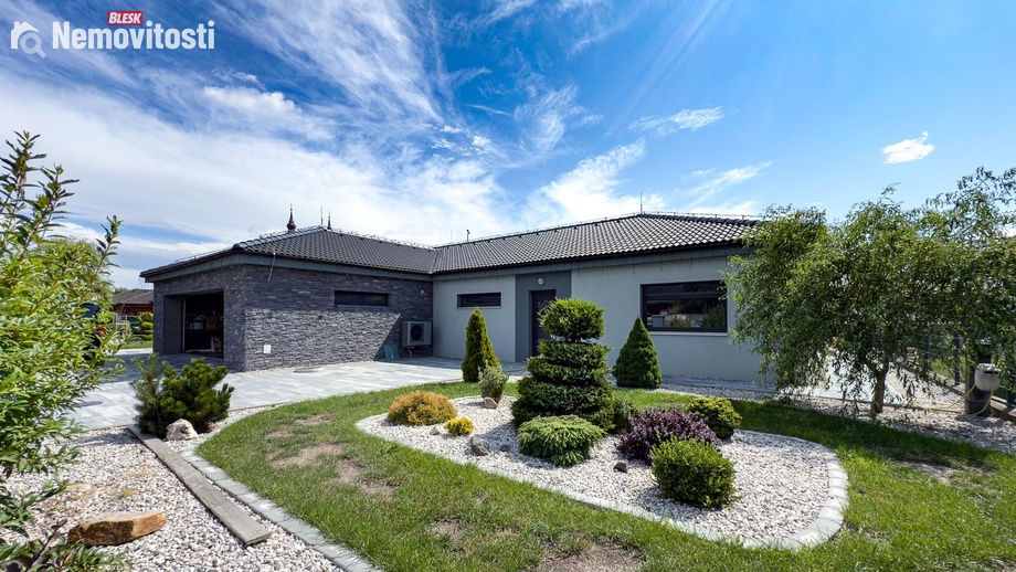 Pronájem rodinného domu 120 m², Březno