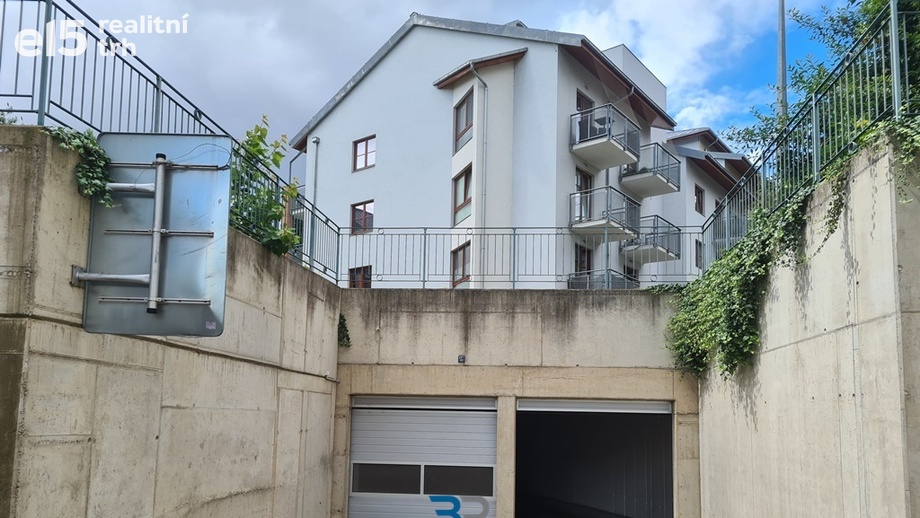 Prodej garážového stání 10 m², Praha - Dejvice