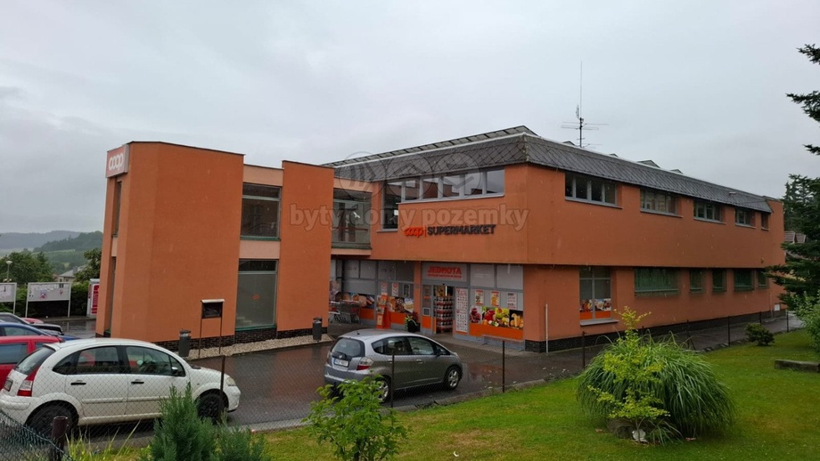 Pronájem obchodního prostoru 484 m², Čestice