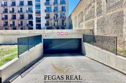 Pronájem garážového stání 14 m², Brno - Komárov