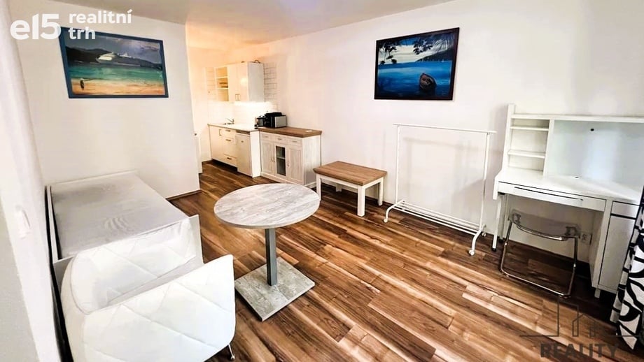 Pronájem bytu 1+kk 23 m², Praha 8