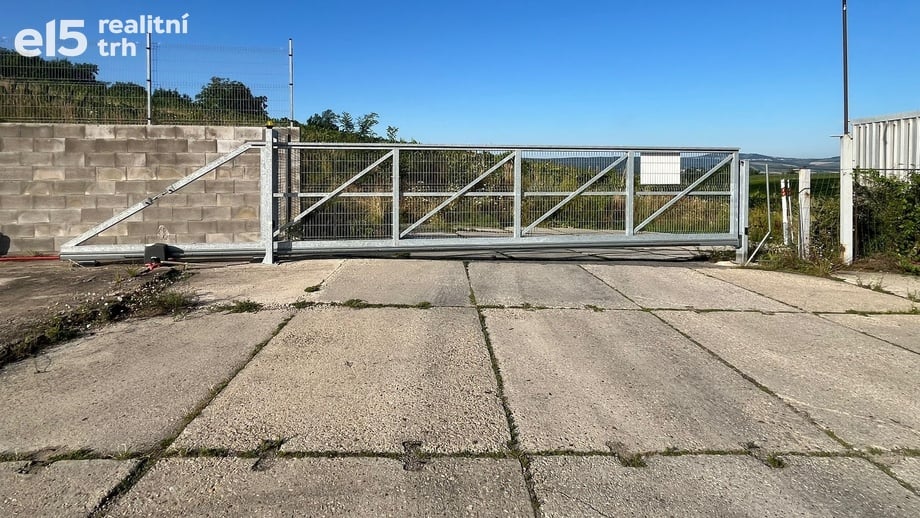 Prodej komerčního pozemku 5 838 m², Zaječí