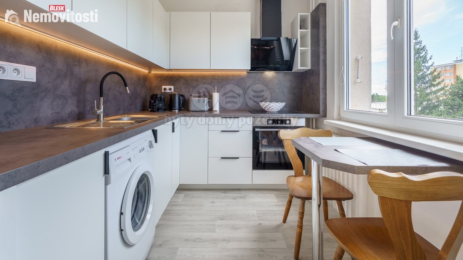 Pronájem bytu 2+1 57 m², Nová Role