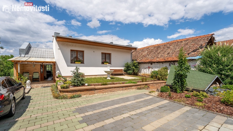 Prodej rodinného domu 244 m², Blučina