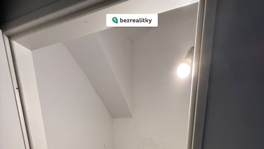 Prodej komerční nemovitosti 2 m², Praha 2