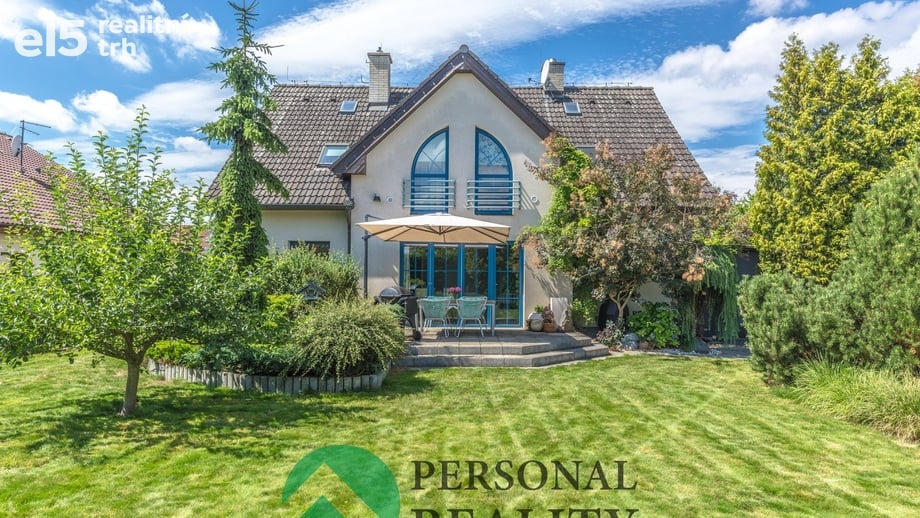Prodej rodinného domu 212 m², Šestajovice