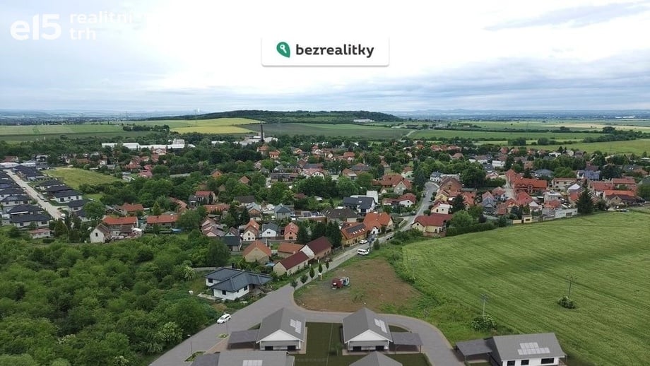 Prodej stavebního pozemku 9 610 m², Úžice u Kralup nad Vltavou