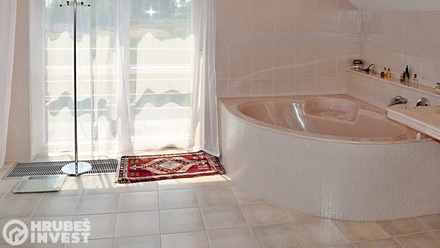 Prodej rodinného domu 380 m², Horní Jelení