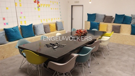 Pronájem kanceláře 300 m², Praha - Holešovice