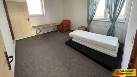 Pronájem kanceláře 99 m², Cetkovice