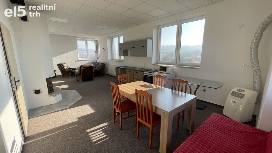 Pronájem kanceláře 99 m², Cetkovice