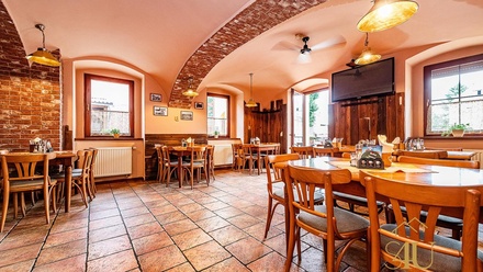Prodej restaurace 445 m², Nučnice