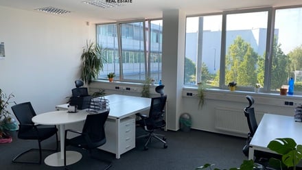 Pronájem kanceláře 290 m², Praha 15