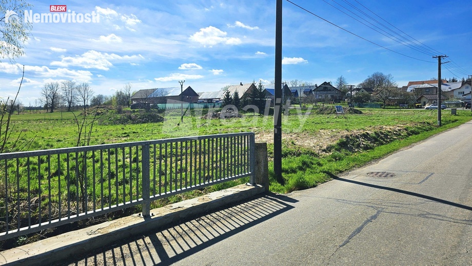 Prodej stavebního pozemku 2 195 m², Lhotka