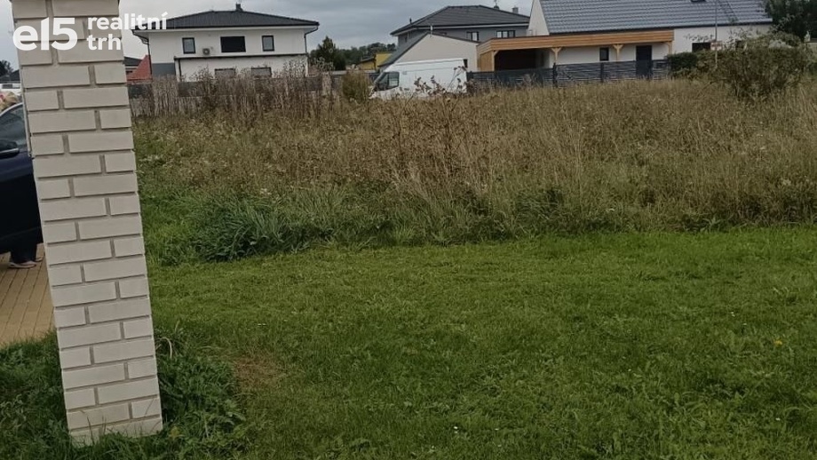 Prodej stavebního pozemku 966 m², Veleň