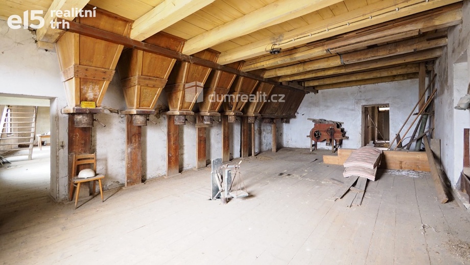 Prodej výrobního prostoru 4 412 m², Mšeno