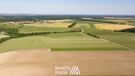 Prodej pole 7 380 m², Bulhary