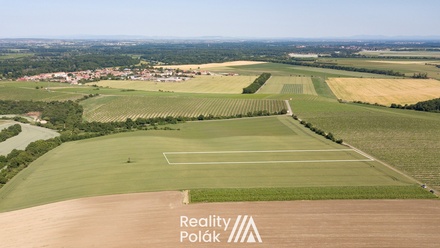 Prodej pole 7 380 m², Bulhary