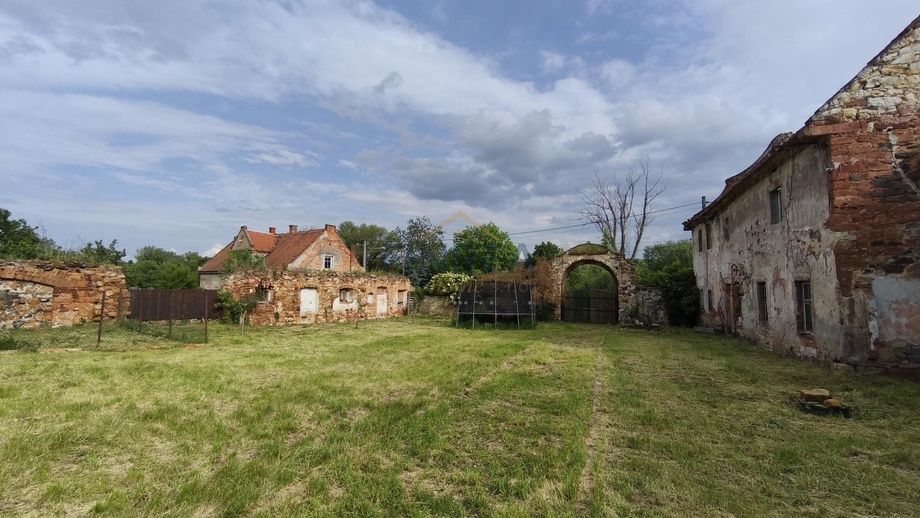 Prodej zemědělské usedlosti 2 152 m², Zlovědice