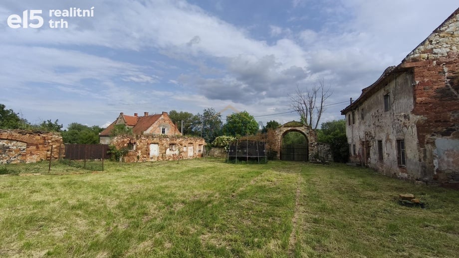 Prodej zemědělské usedlosti 2 152 m², Zlovědice