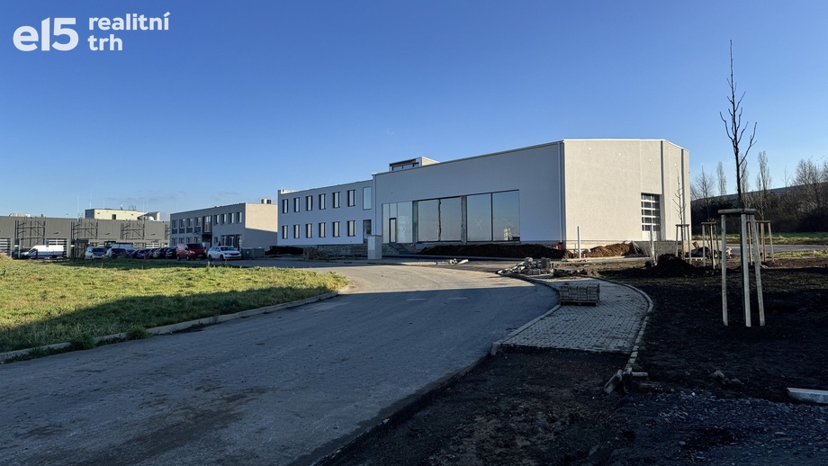 Pronájem kanceláře 2 021 m², Zlatníky-Hodkovice