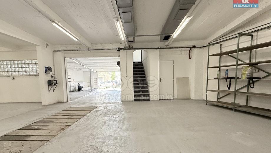 Pronájem garáže 192 m², Kladno