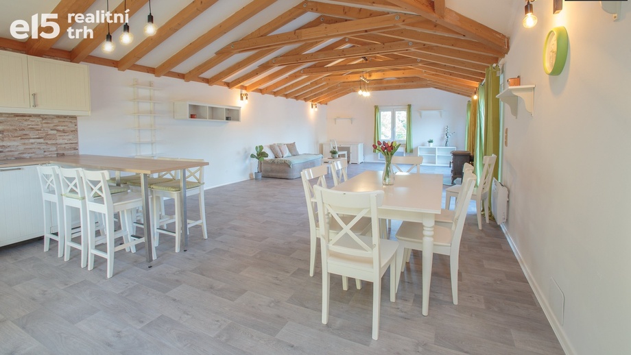Pronájem rodinného domu 172 m², Svinařov