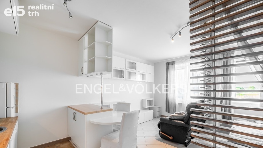 Pronájem bytu 1+kk 38 m², Praha - Třeboradice